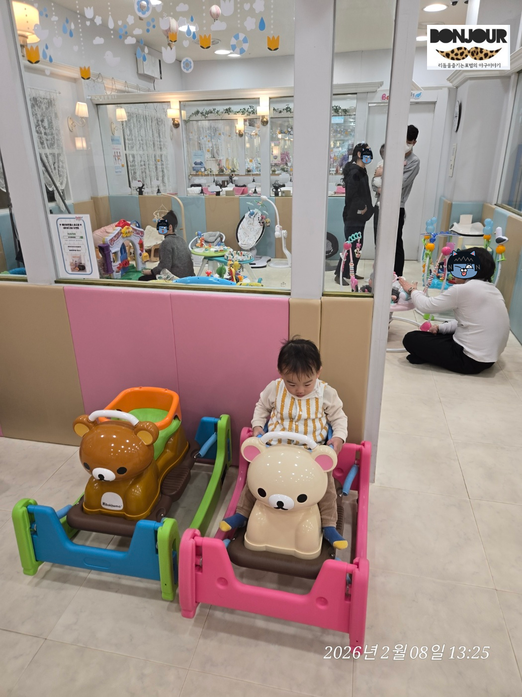 수영 전 몸풀기가 가능한 베이비엔젤스 송도점 내부 키즈카페 놀이존