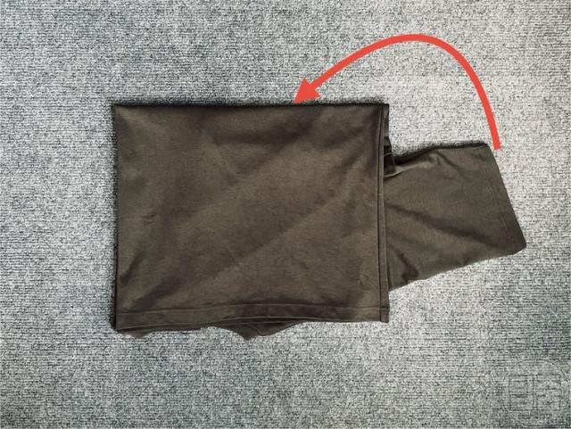 반소매 티셔츠 접는법 옷가게 방식