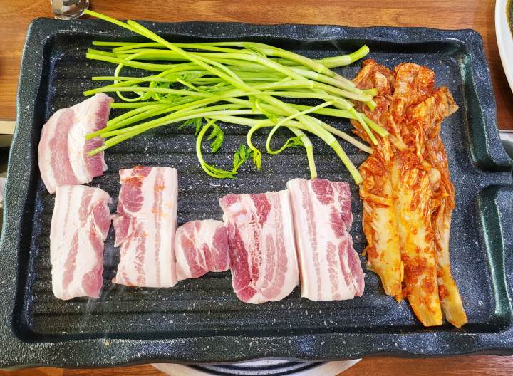 청도 맛집 추천 생방송투데이 입 안 가득 즐기는 봄의 맛 미나리 삼겹살 해물전 오늘방송 자족식당