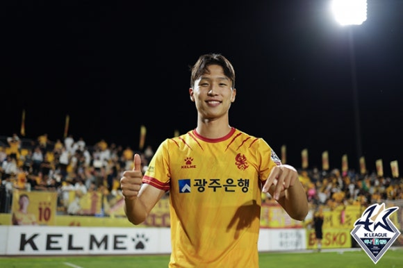 엄지성 프로필