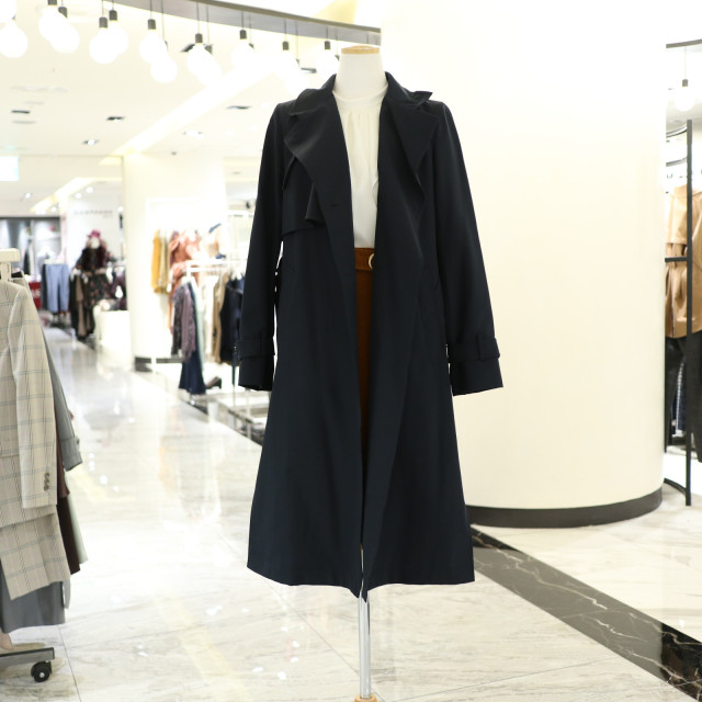 JJ지고트 지고트 롯데쇼핑 주 e커머스사업본부 제이제이 플랩 장식 트렌치 코트 gj9m0tcw6