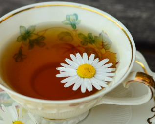 향을 빼앗아 가는 플라스틱, 유리 잔에 담겨있는 티백