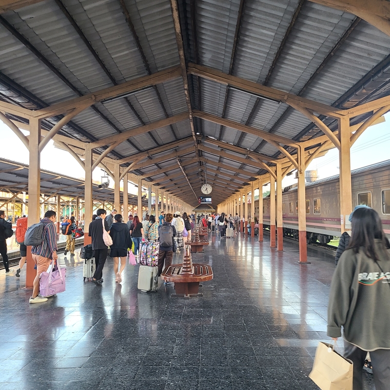 치앙마이-기차역-플랫폼
