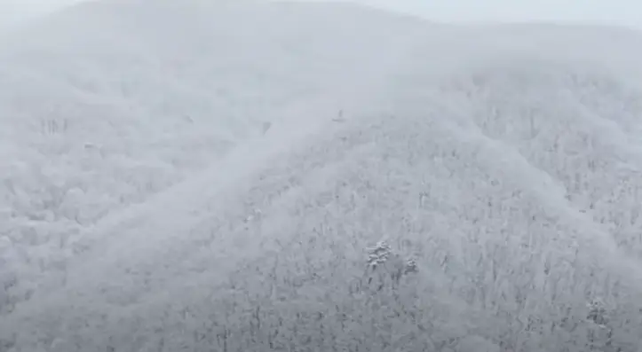 겨울방학 국내 여행지- 흰눈이 쌓인 산골짜기