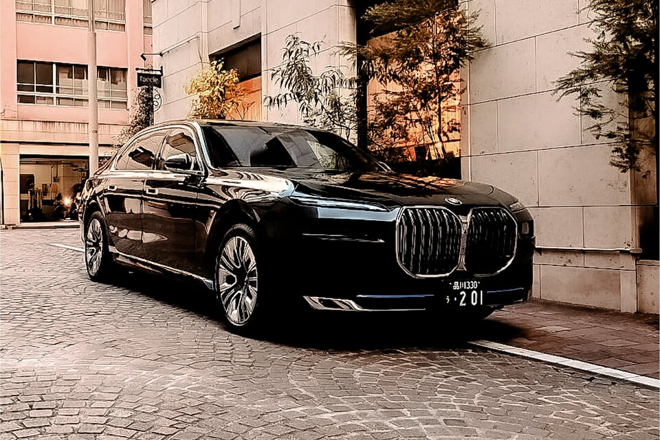 BMW i7