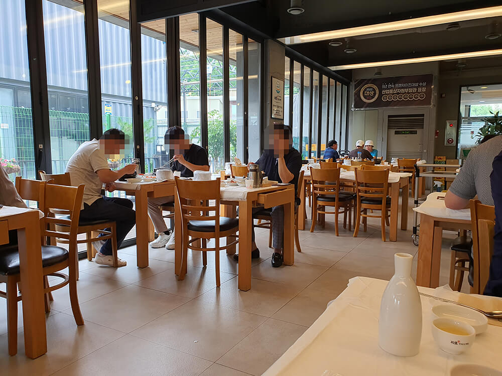 지호한방삼계탕 오륜점 실내전경2