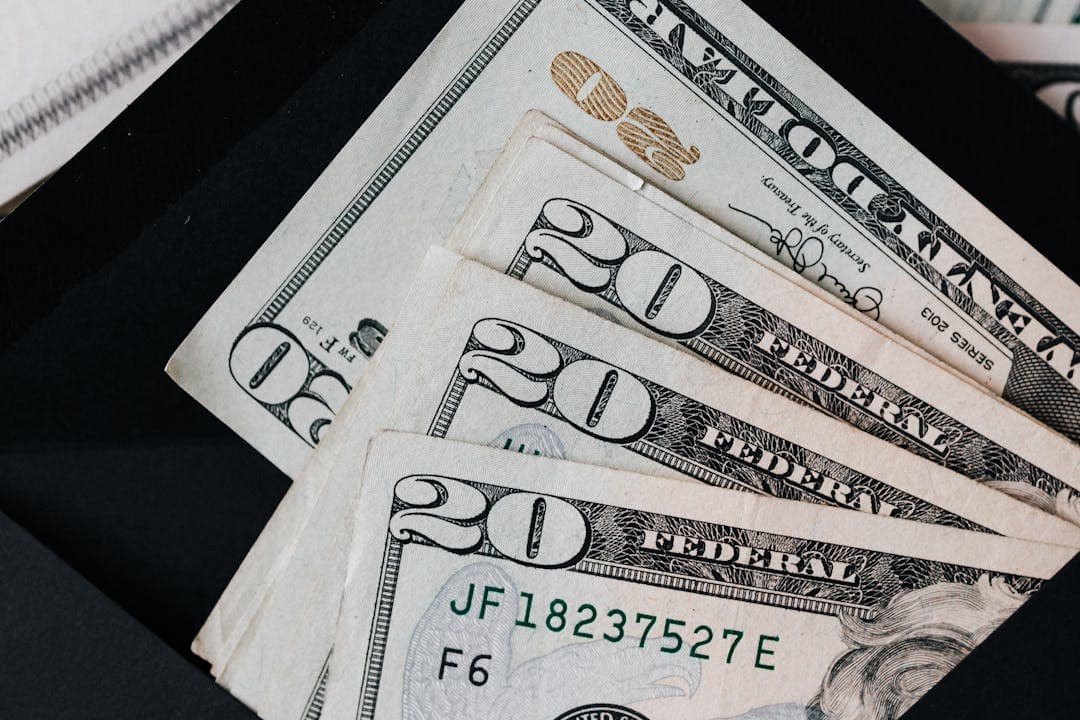 실손보험 4세대 가입자의 보험료 납부 장면