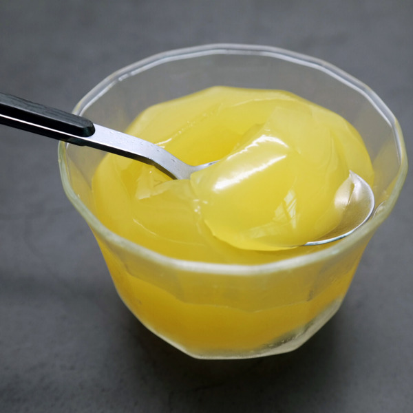 과일을 넣어 만든 곤약젤리