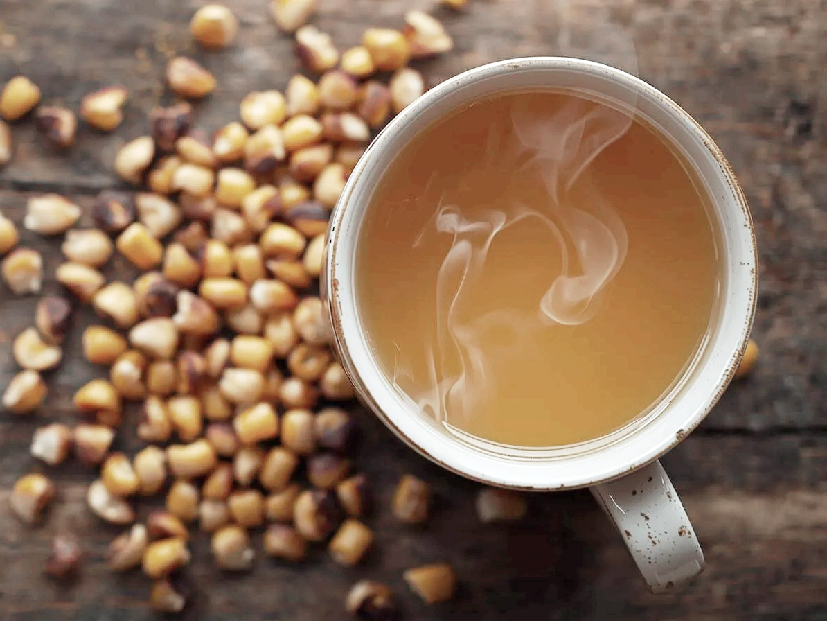 볶은 옥수수알로 만든 옥수수차