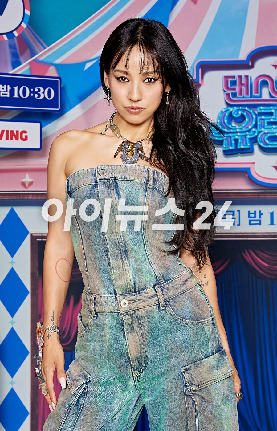 가수 이효리가 23일 온라인으로 진행된 tvN 예능 '댄스가수 유랑단' 제작발표회에 참석하고 있다. [사진=tvN]