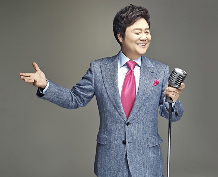 트로트 가수 남진 공연 무대 모습