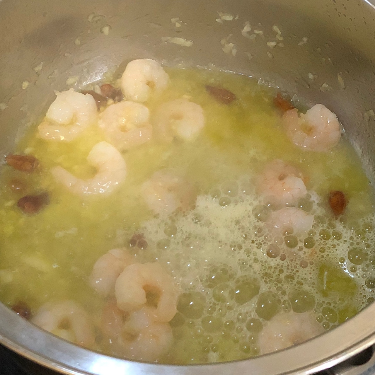 냄비에-화이트와인-추가