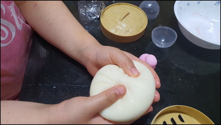 만두말랑이를-만지고있는-은지