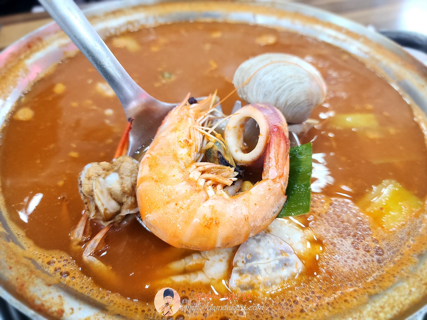 얼큰해물칼국수
