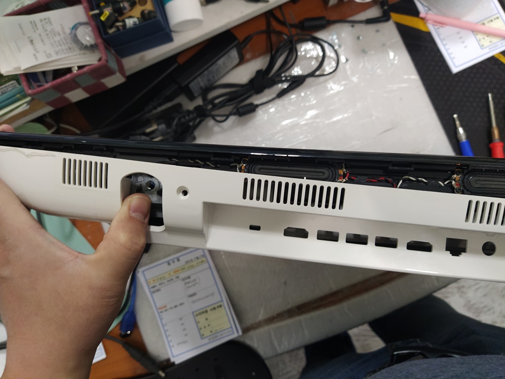 DM500A2D-KN08 받침대 제거 