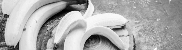 바나나 껍질 활용법: 치아 미백