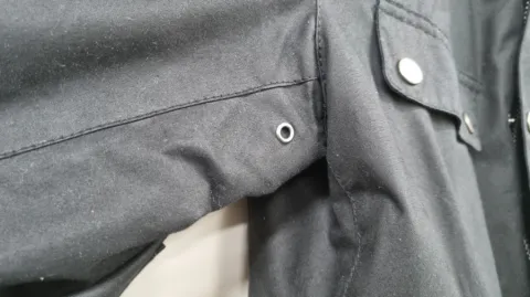 바버 땀 배출 구멍