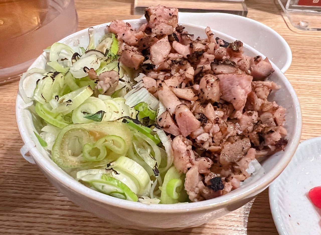 천원 공기밥의 어마어마한 고명..