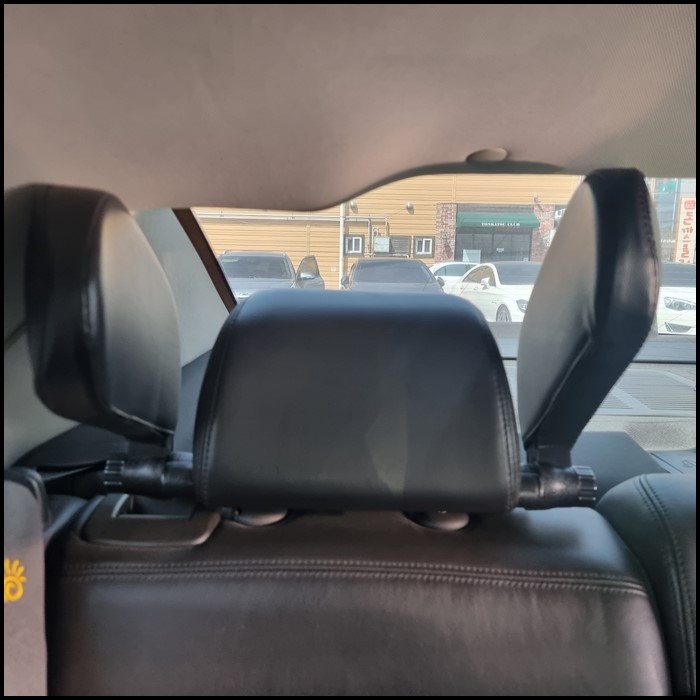 자동차-머리받침대-올렸을때