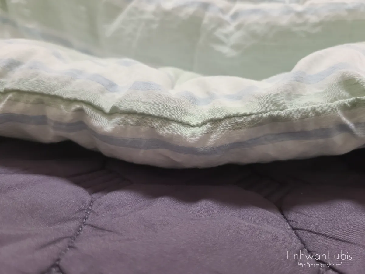 적당한-두께의-민트색-이불-옆면