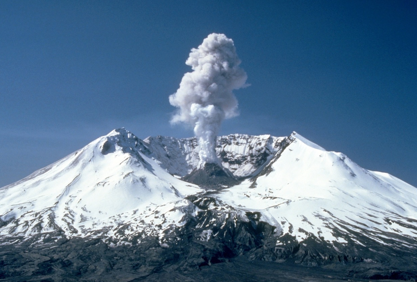 세인트 헬렌스 산의 분화 사진