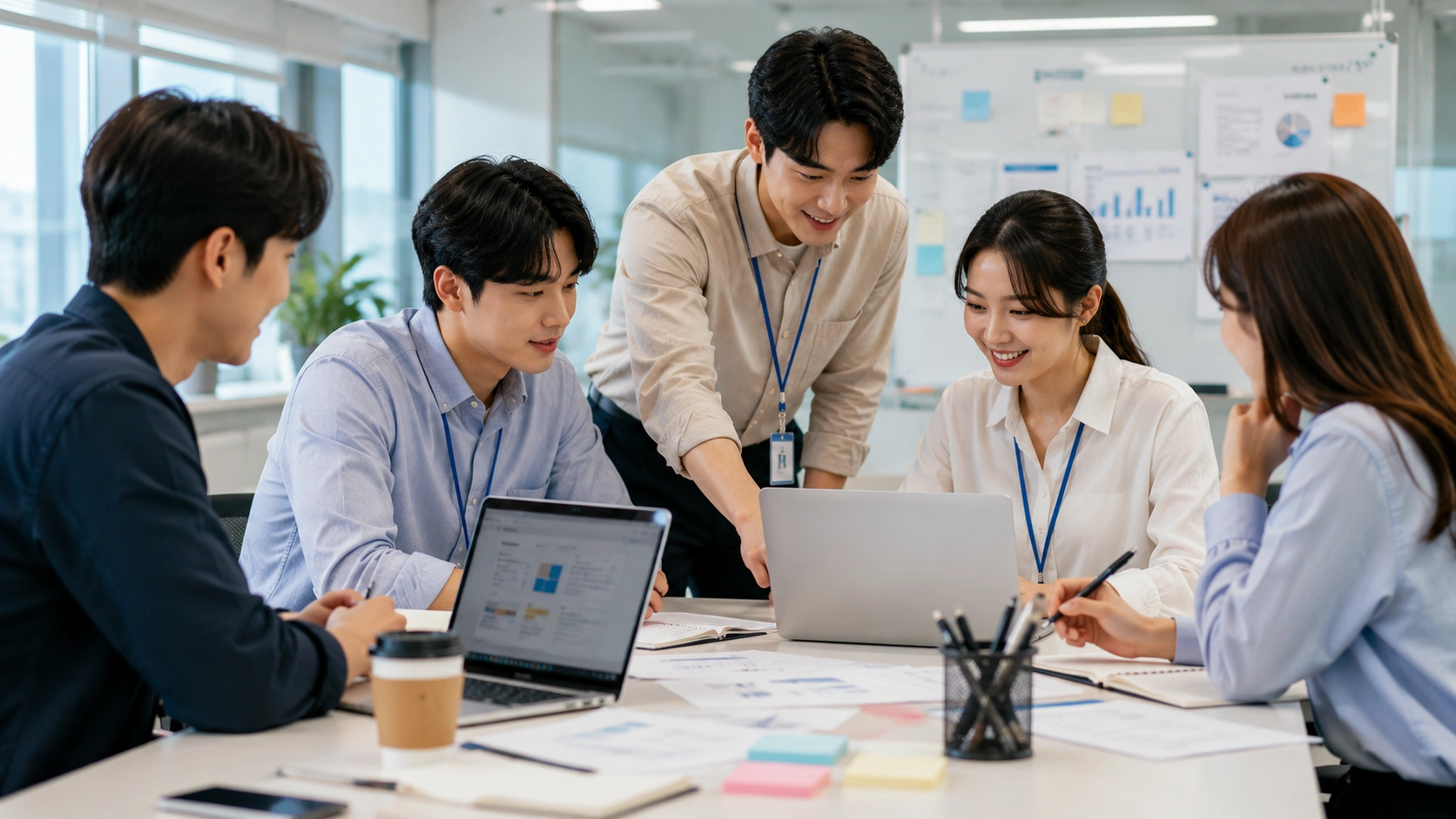 미래내일 일경험 프로그램에 참여한 한국인 청년들이 팀 프로젝트를 수행하며 실무 경험을 쌓는 모습
