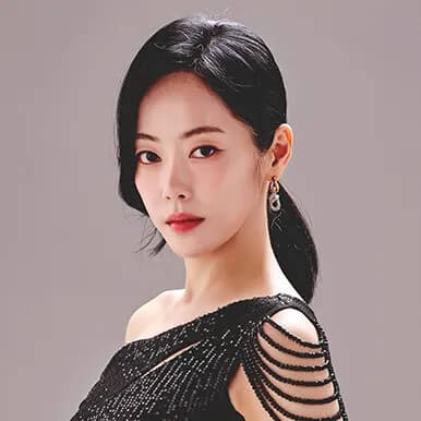 일일드라마 태양을 삼킨 여자의 주인공 최수아역을 맡은 윤아정의 홍보 포스터입니다.