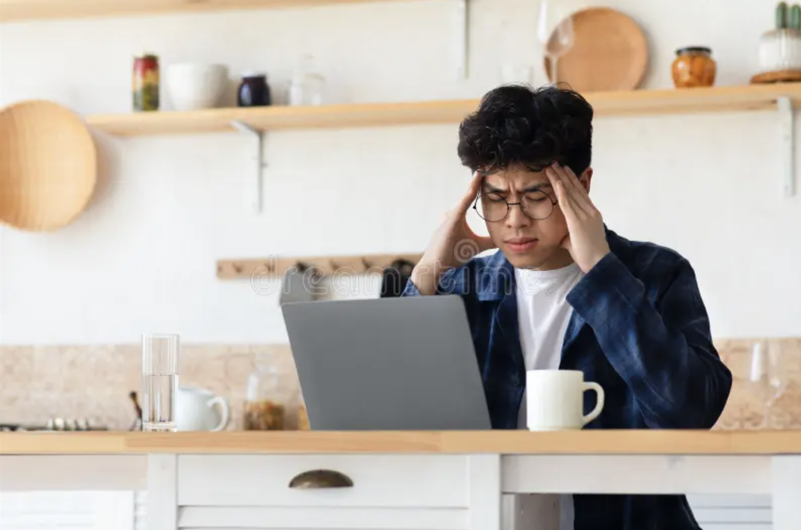 현대인의 고질병 편두통 관련 이미지