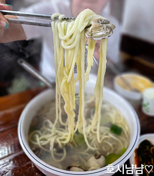 면발이 탱글탱글 해물칼국수