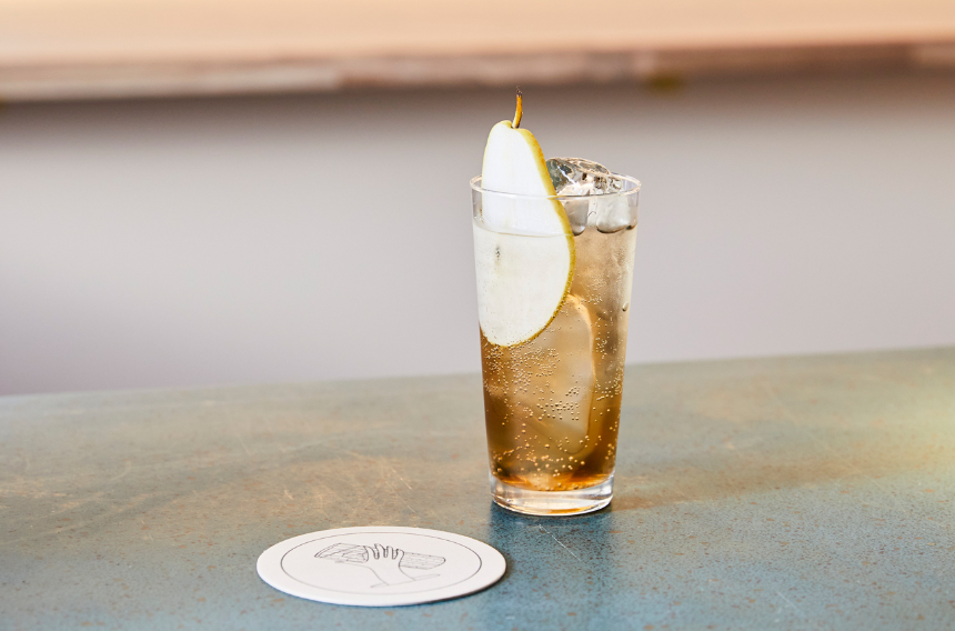 하이볼 – 가볍고 청량한 위스키 칵테일의 매력