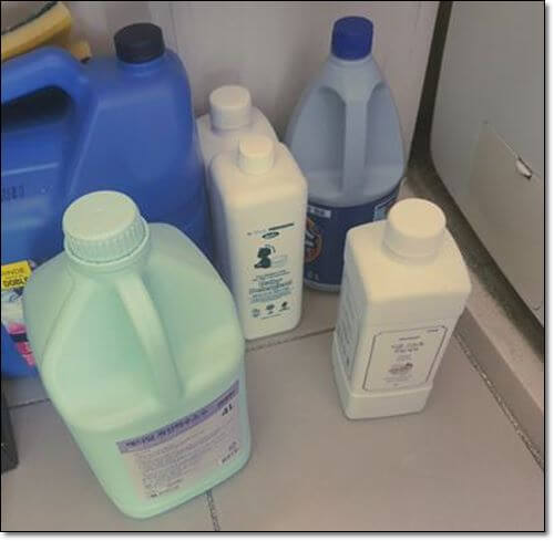 세탁실에 있는 과산화 수소