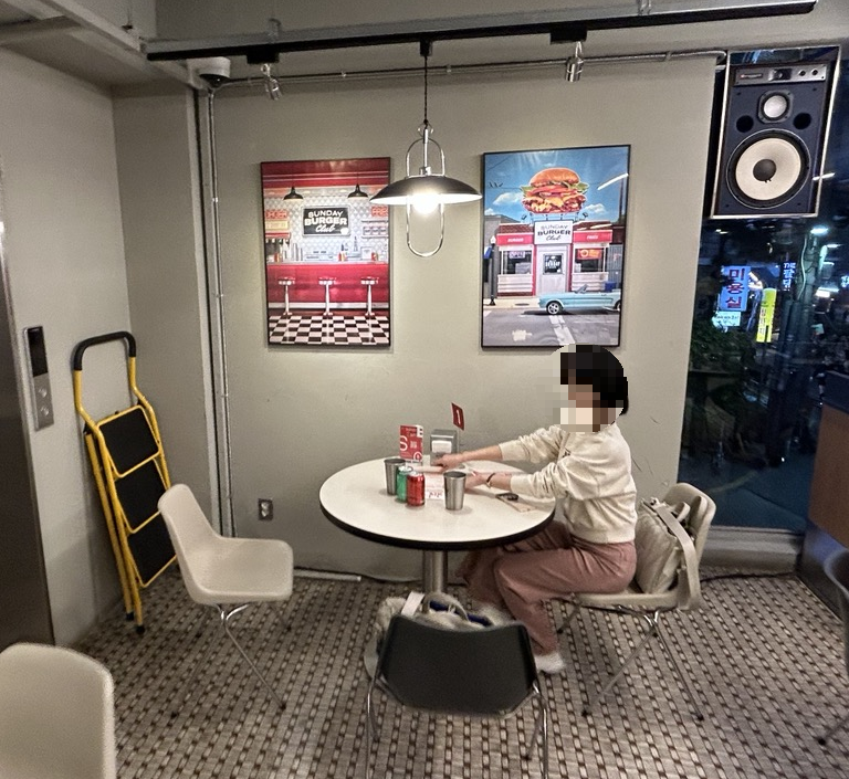 선데이 버거 굿즈 내부자리