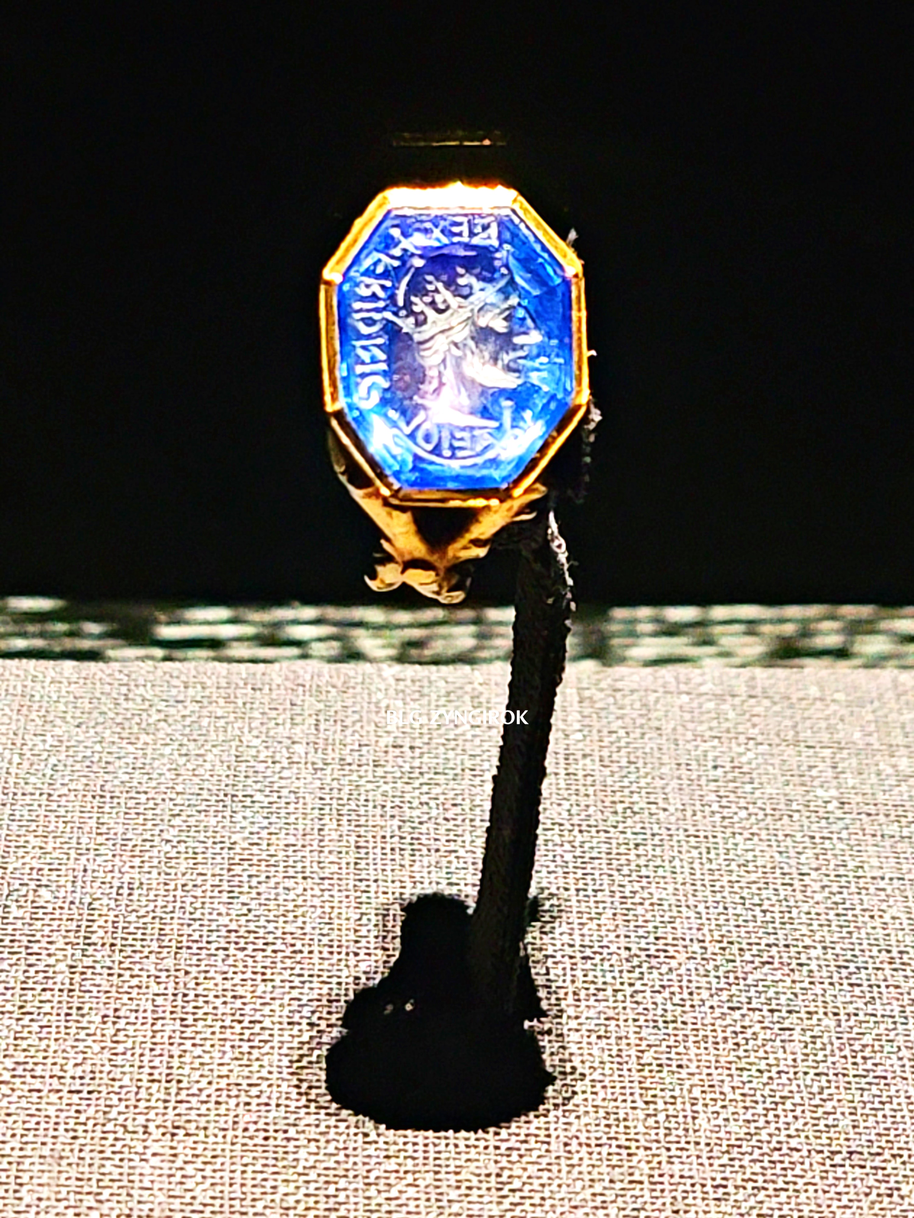 롯데타워 - 롯데뮤지엄 고혹의 보석 매혹의 시간 - 신성에서 예술로 주얼리 정신사 전시품 모습이다.