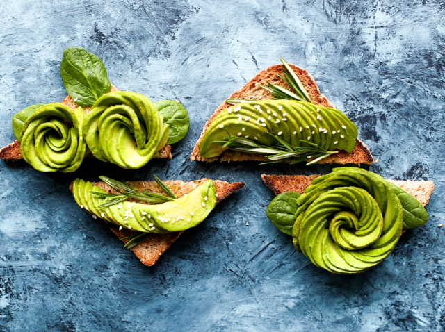 아보카도토스트