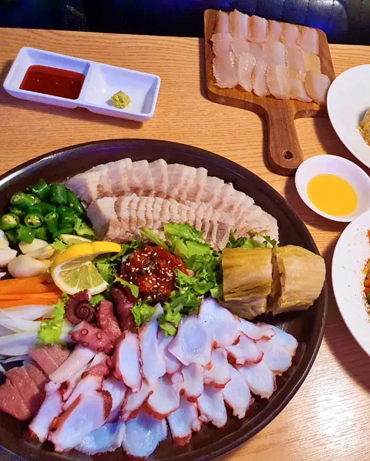 생방송오늘저녁 수유리 먹자골목 문어 사합 삼합 삼겹 보쌈 홍어 김치 크로플 맛집 추천