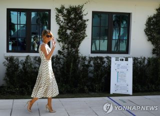 공개 반박 엡스타인 트럼프 와이프&amp;#44; 소개 관련성 부인