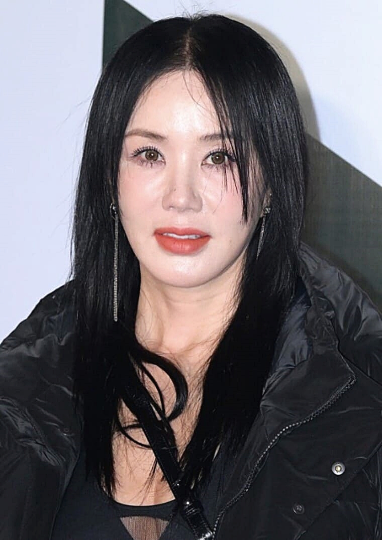 가수-겸-배우-엄정화