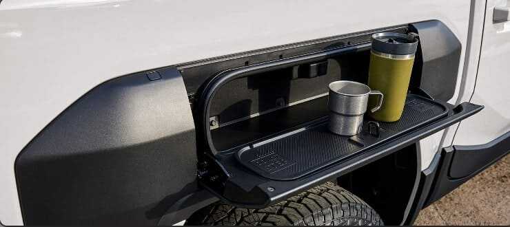 기아 타스만 외관 사이드 테이블