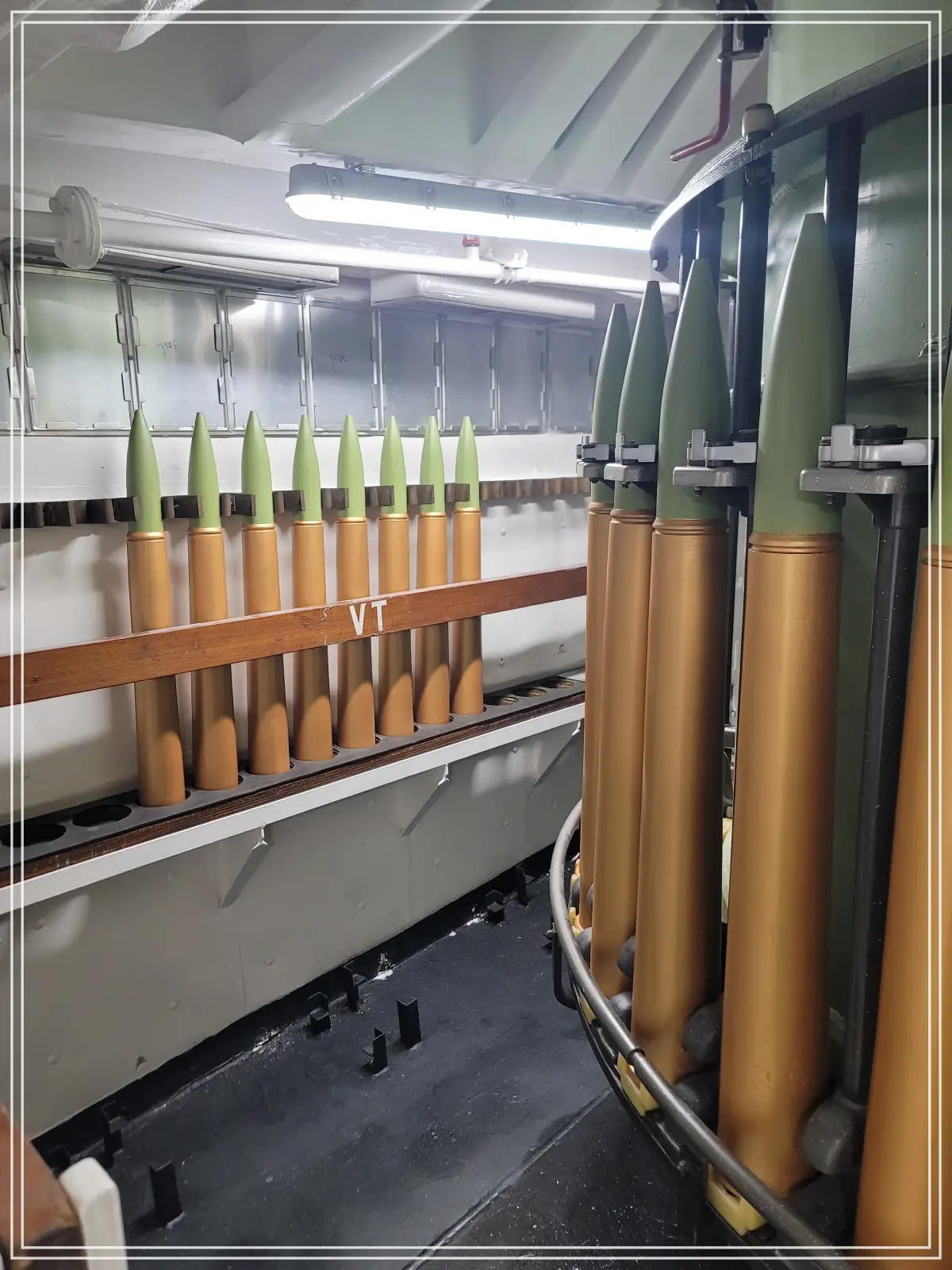 마산함-포탄-적재실-좌