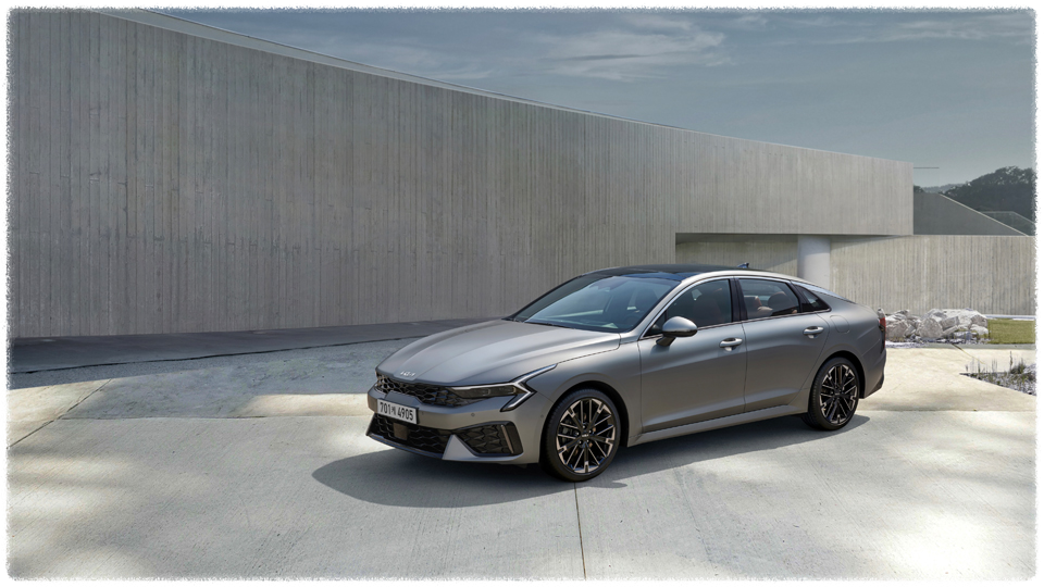 2025K5 파워트레인 비교: 1.6L 터보와 2.0L 하이브리드의 성능 및 연비 효율