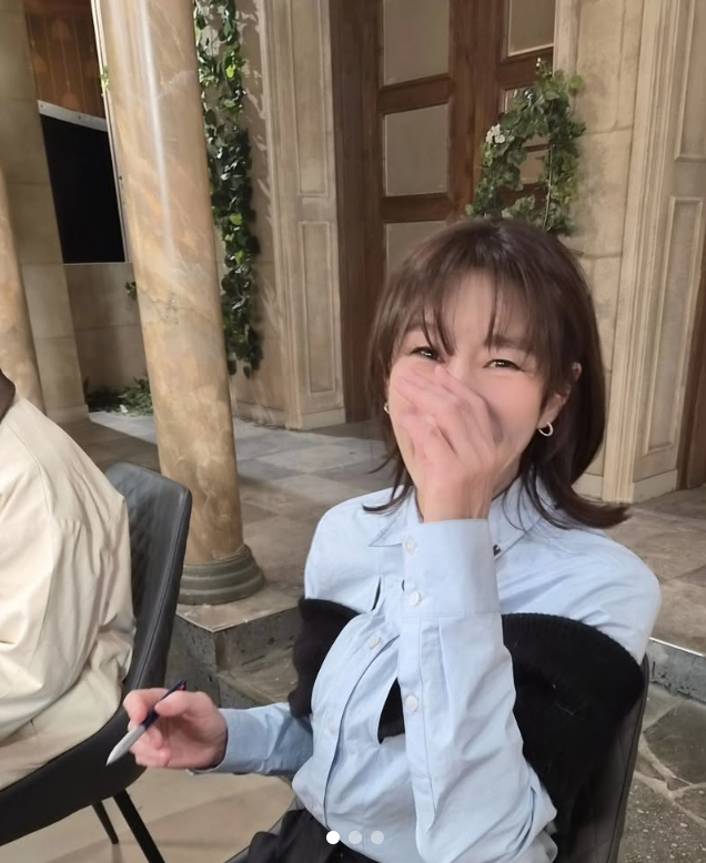 50세가 넘은 나이에도 꾸준한 자기관리로 건강한 외모를 유지하는 예지원의 모습