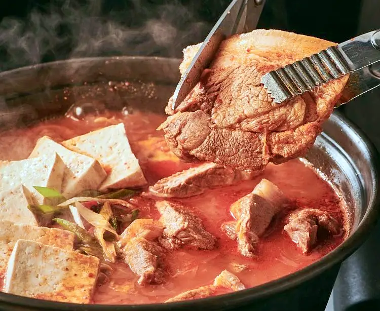 돈 잘버는 젊은사장 만인의 입맛을 사로잡은 4분 30초 김치찌개 맛있는 식당 봉천동 낙성대역 맛집 서장훈 주우재 추천 소개
