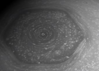 토성의 육각형 소용돌이