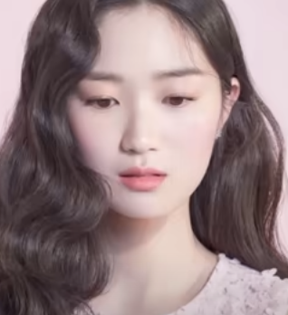 긴 머리와 중단발 레이어드컷 히피펌 손상 없는 스타일링 팁