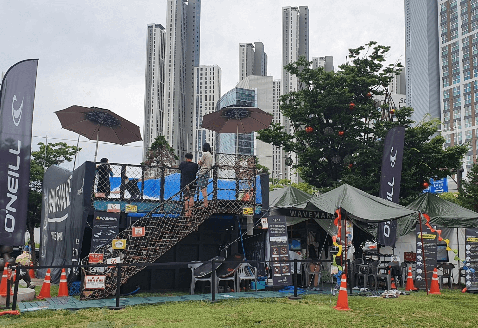 원마운트-잔디밭위-웨이브메이크