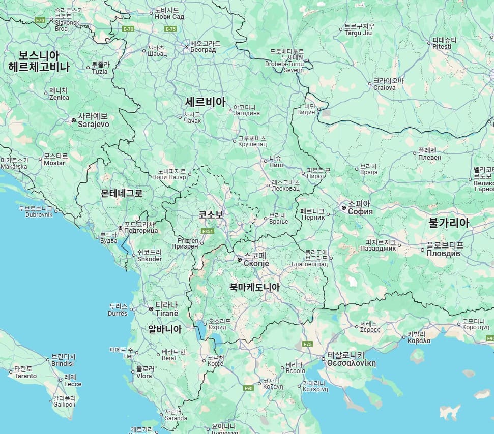 7899