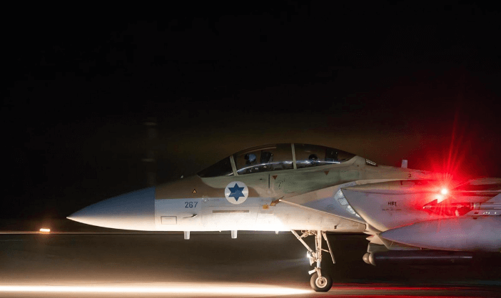 출격 준비 중인 이스라엘 F-15 전투기