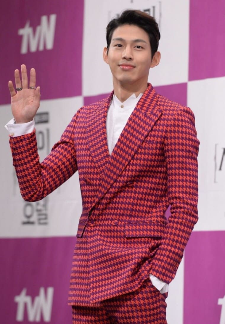 그룹-UN-출신-배우-최정원