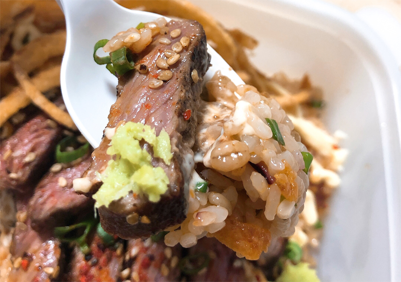 와사비 올린 스테이크 덮밥