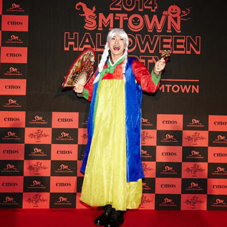 2014 SM 할로윈 파티에 무당 분장을 하고 참가한 이특